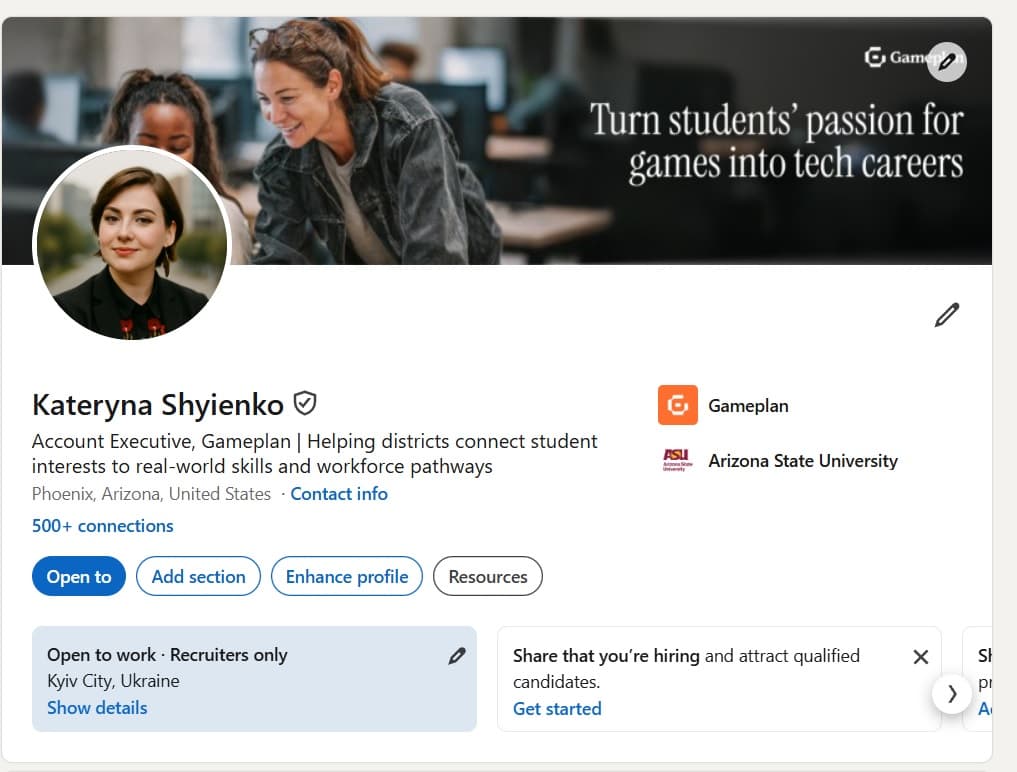 Verified LinkedIn profile of an Account Executive based in Phoenix, Arizona, with NFC ID verification
